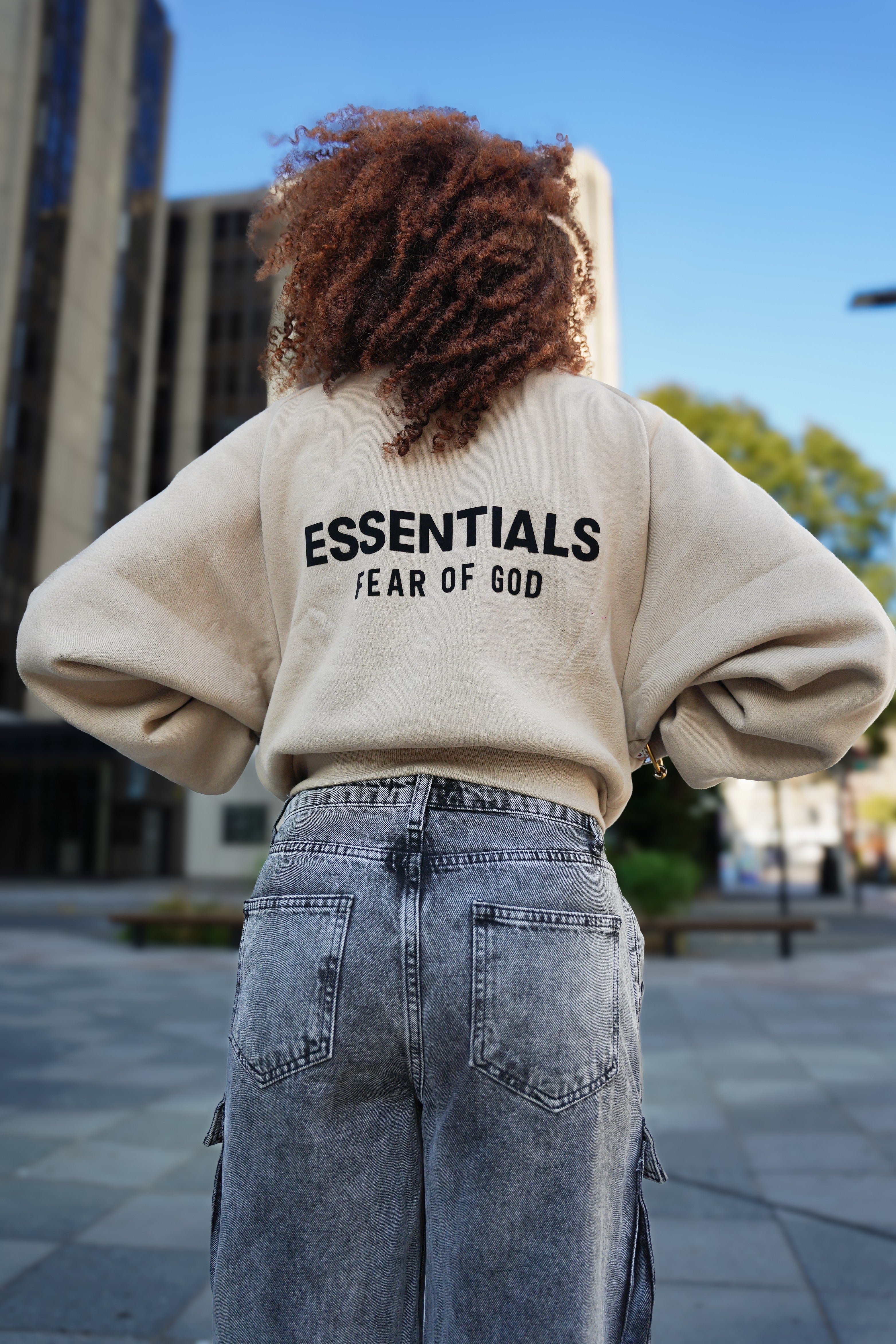 LUXURY HUB FEAR OF GOD ESSENTIALS CREW NECK SWEATSHIRT