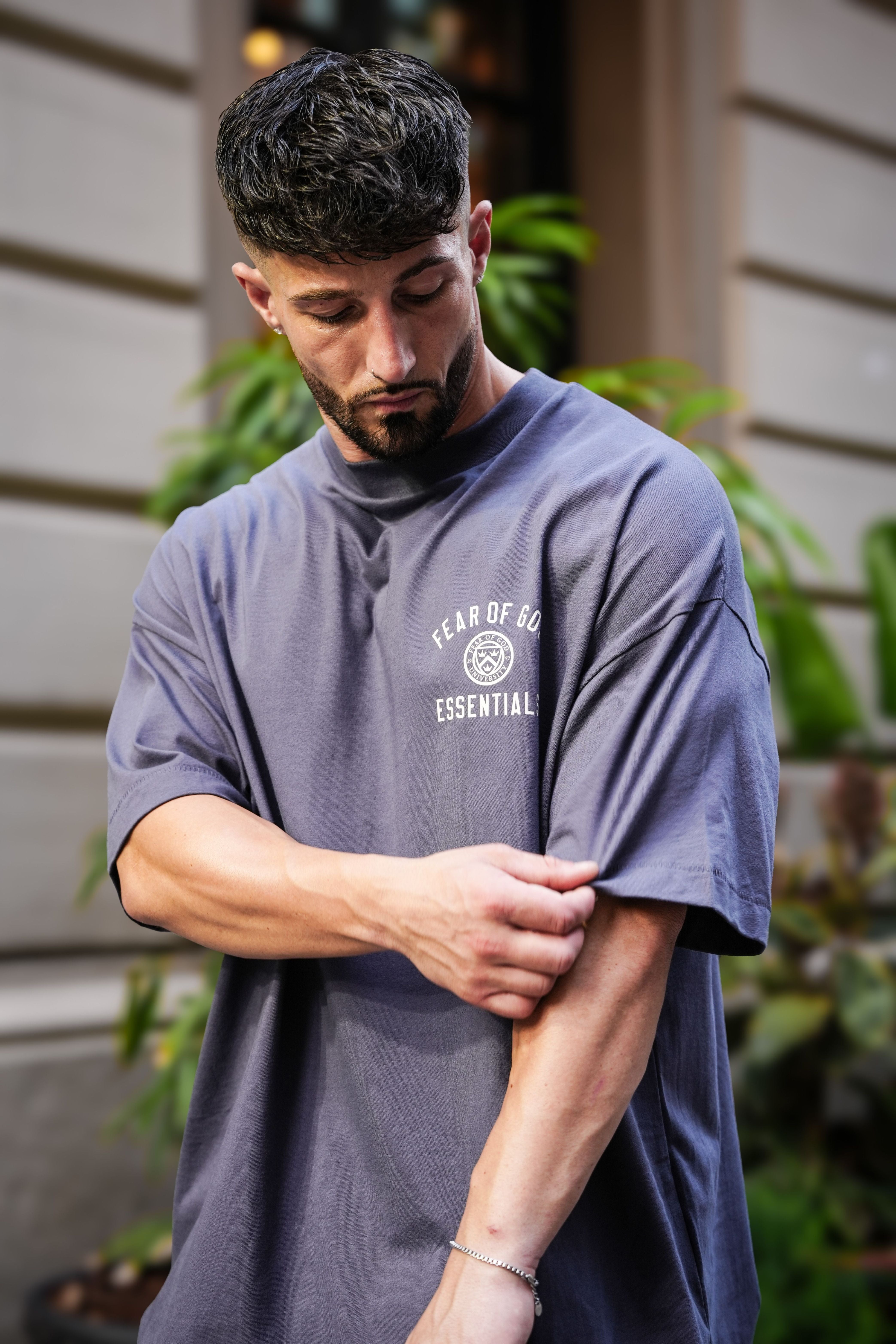 LUXURY HUB FEAR OF GOD ESSENTIALS SMALL LOGO TEE