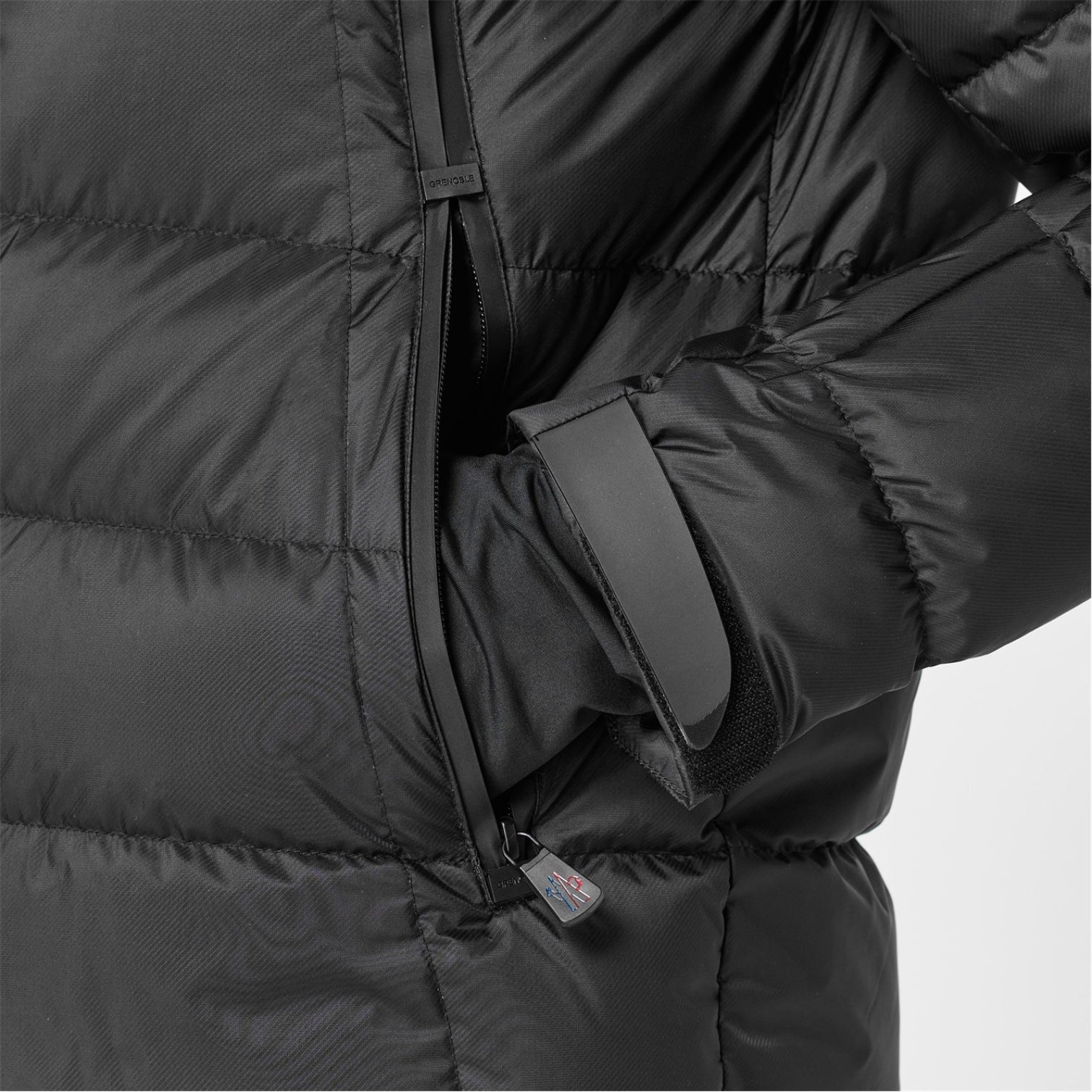 LUXURY HUB MONCLER GRENOBLE CAMURAC SHORT DOWN JACKET