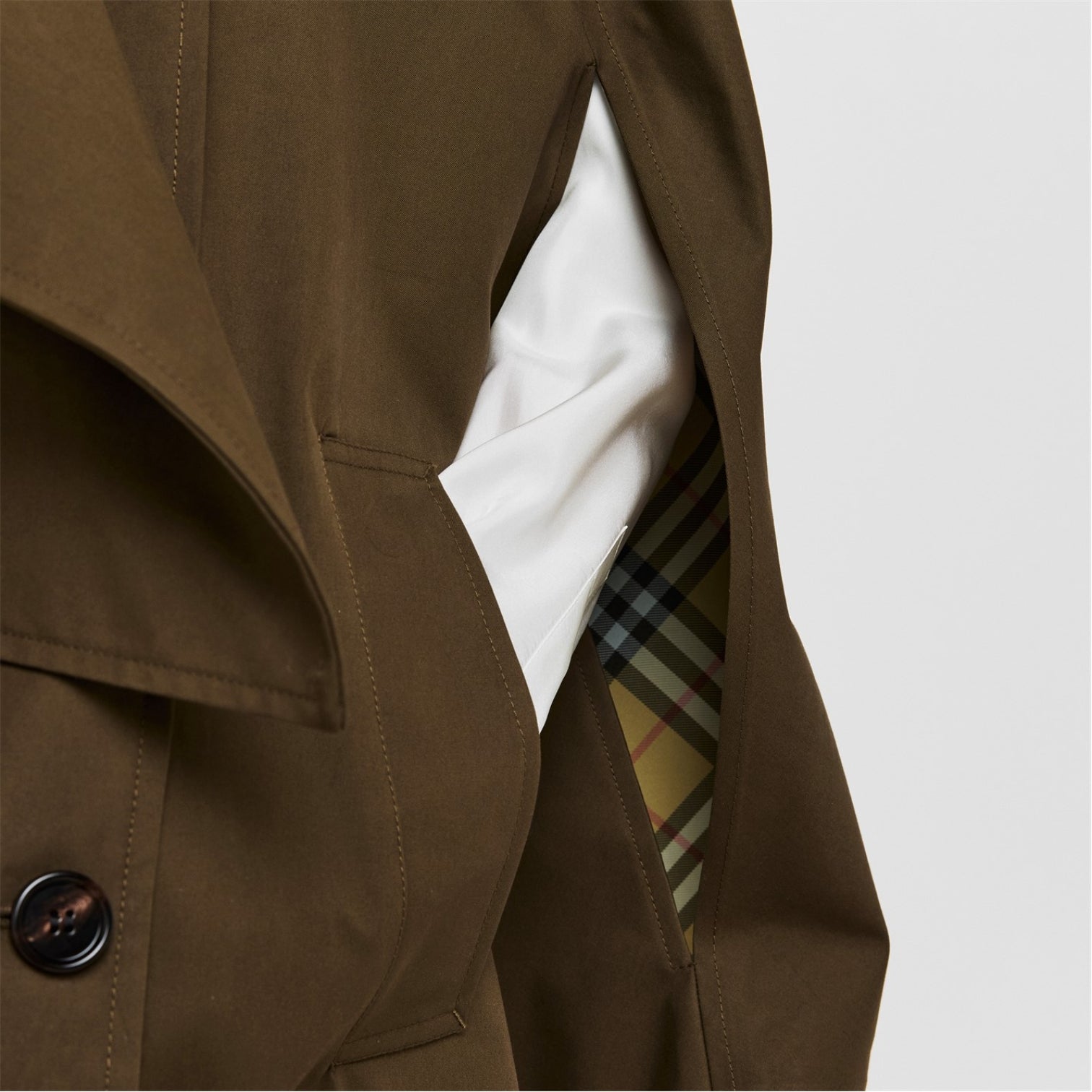 LUXURY HUB BURBERRY WOMEN'S WATER-RESISTANT LIGHTWEIGHT RAIN ANORAK