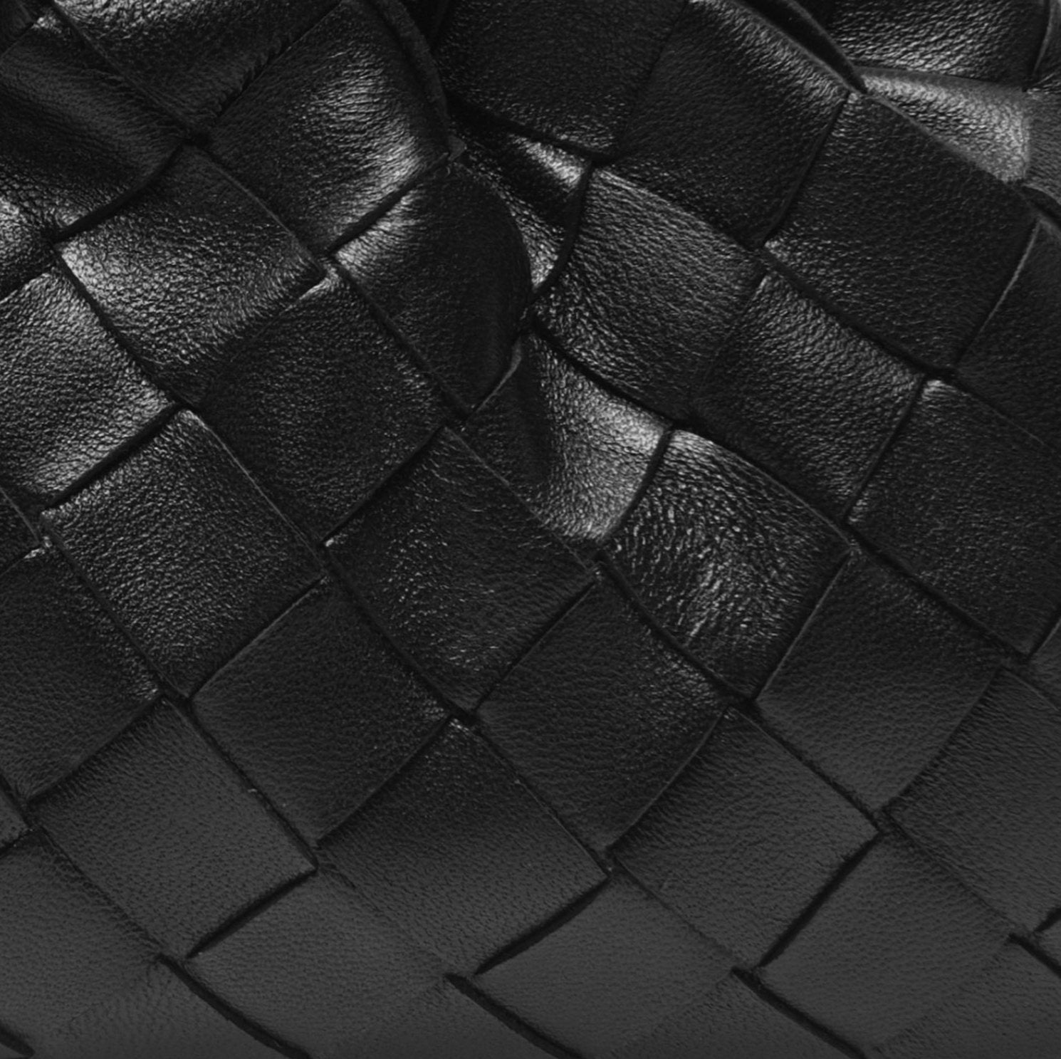 LUXURY HUB BOTTEGA VENETA MINI POUCH