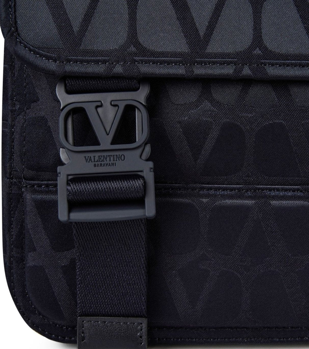 LUXURY HUB VALENTINO GARAVANI VG MESSENGER BAG