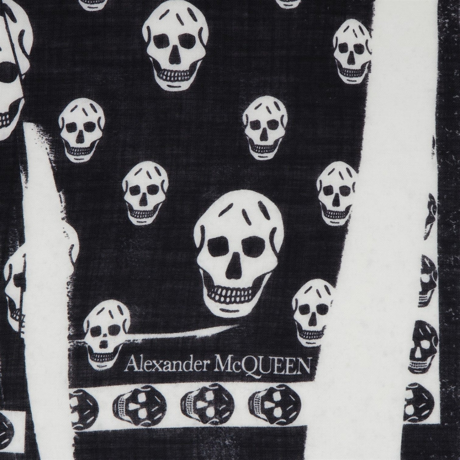 LUXURY HUB ALEXANDER MCQUEEN SLASHED SKULL SCARF